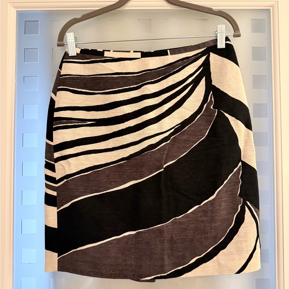 Ann Taylor Black and Cream Wave-Print Mini Skirt